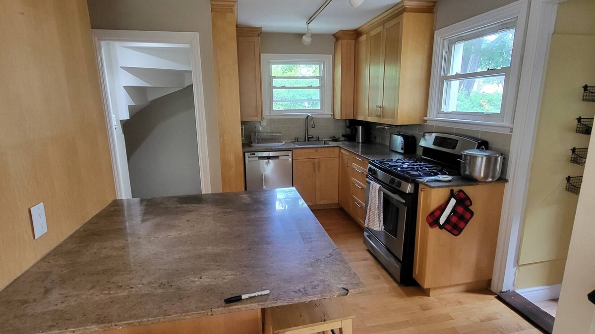 Manor Park House | Ottawa Ontario Detached Home 4 Kilometers from City Manor Park 4 Bed