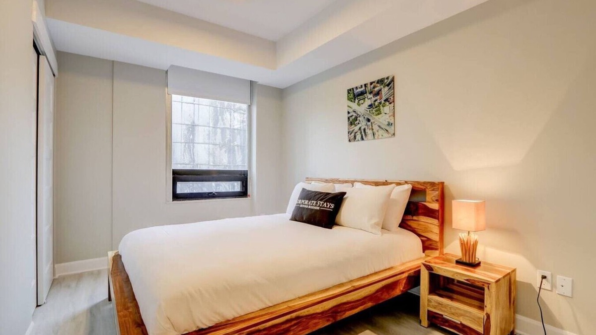 Centretown Apartment | Ottawa - The Met 2B1B