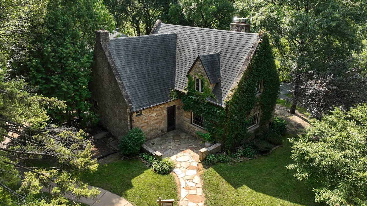 Altoona House | Otter Creek Manor - Oversized 3bd, 1.5 Ba. 3 acres, creek access.