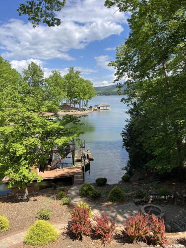 Huddleston House | Otter Crossing