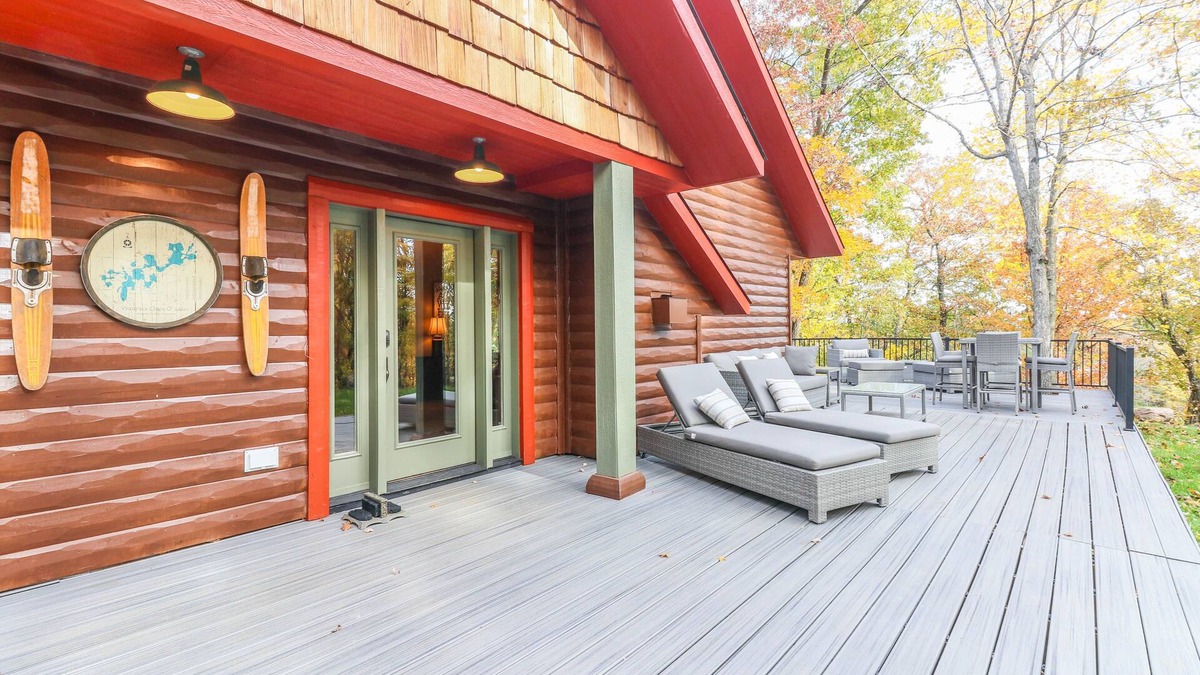 King Cottage | Otter Lodge on the Chain o' Lakes