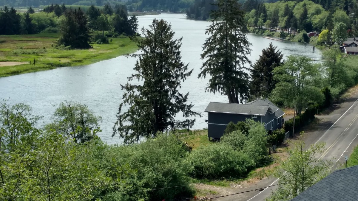 Nehalem House | Otter Run Nehalem River - on the banks of the Nehalem River near ocean beaches