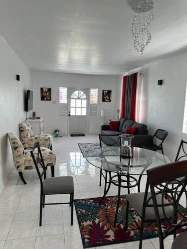Mount Standfast House | Ottie-Newly Renovated, 5 min from beach