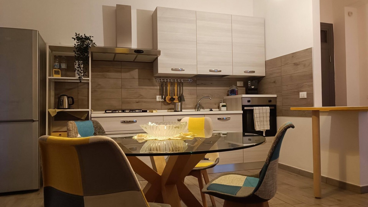 Pineta Apartment | Ottima per Lavoro o Svago. Vicina Alla Stazione, Università, Stadio e Riviera