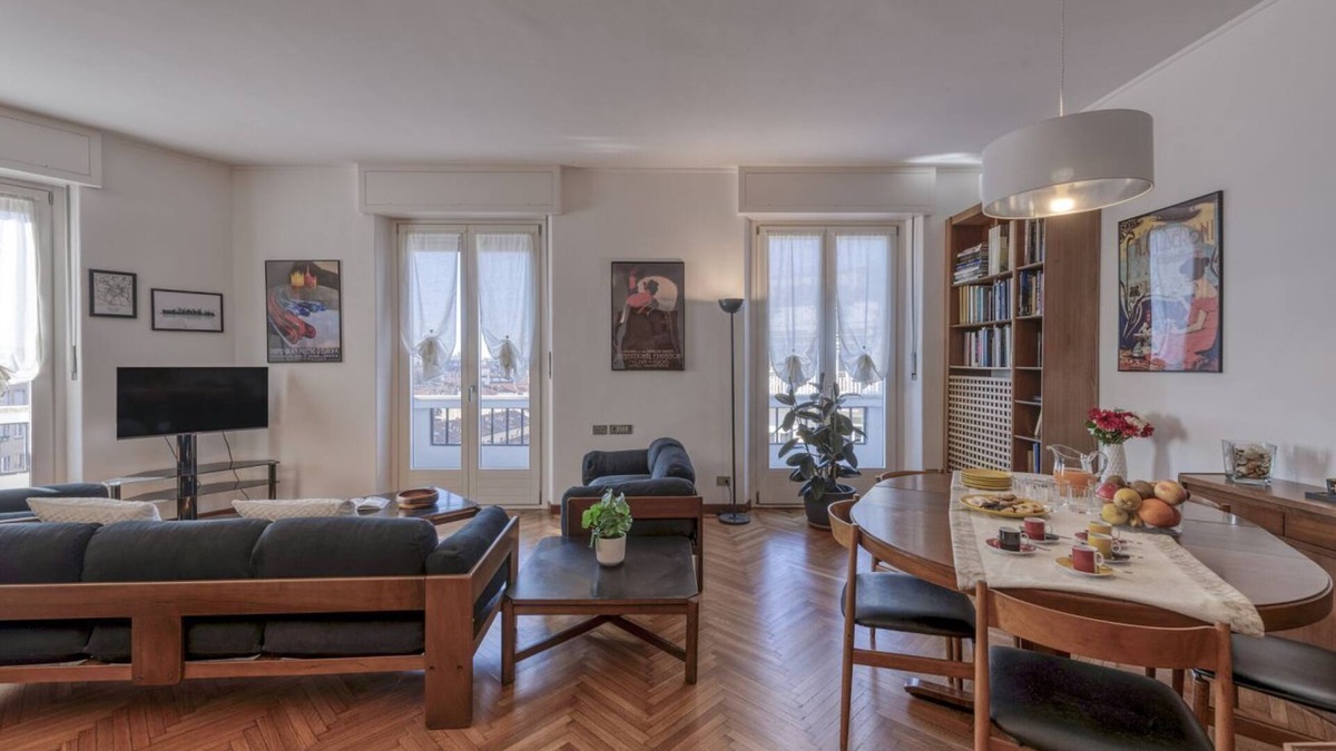 Porta Venezia Apartment | Otto Novembre, 3 – Spacious and Elegant with a View