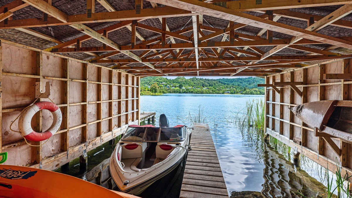 Lake Tarawera House | OTUMUTU LOOKOUT LAKEFRONT JETTY BOATSHED! 2 YEAR RENTAL AVAILABLE AFTER FEB 2025
