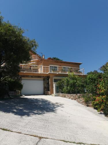 Bormes-Les-Mimosas Apartment | Ou Souleou