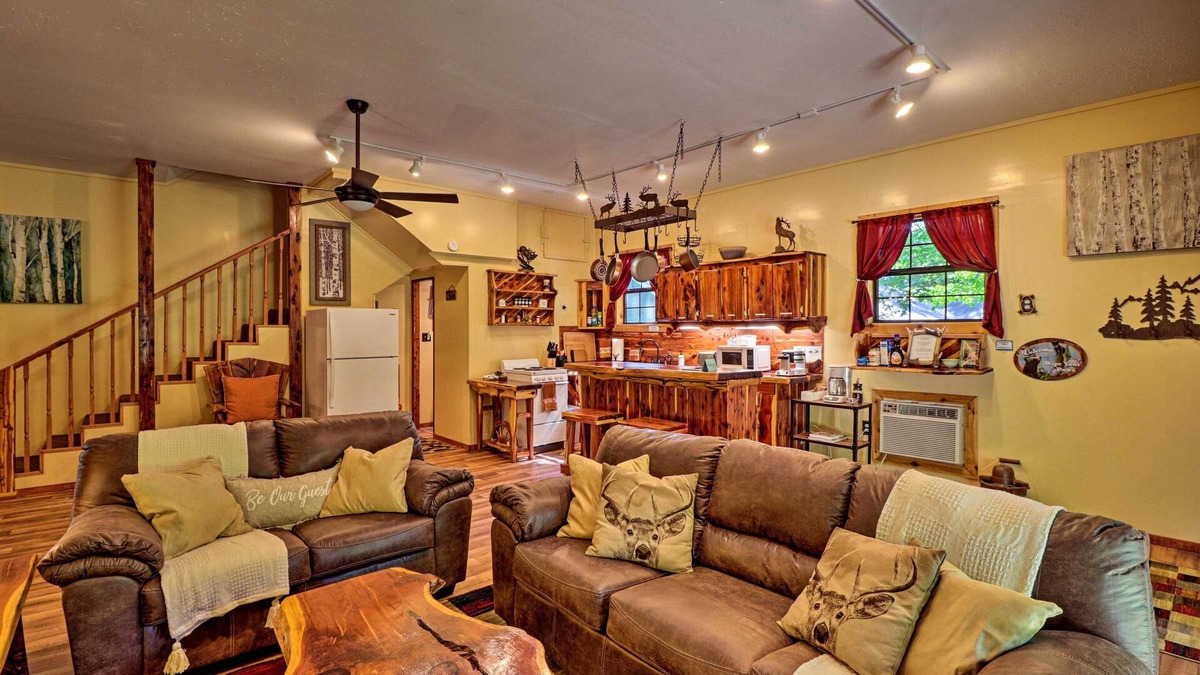 Royal Cabin | Ouachita River Cabin: Royal Haven w/Dock!