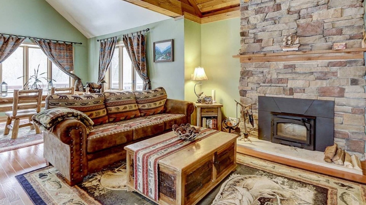 Delavan Lake Cabin | 🌲 Our Cabin Is Ready When You’re Ready🌲