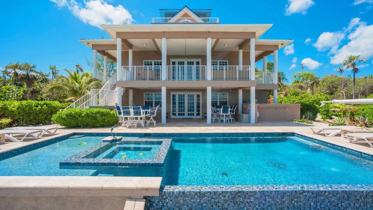 East End House | Our Cayman Cottage: Spacious Family Beach House w/Pool, Spa, Kayaks, + Arcade R
