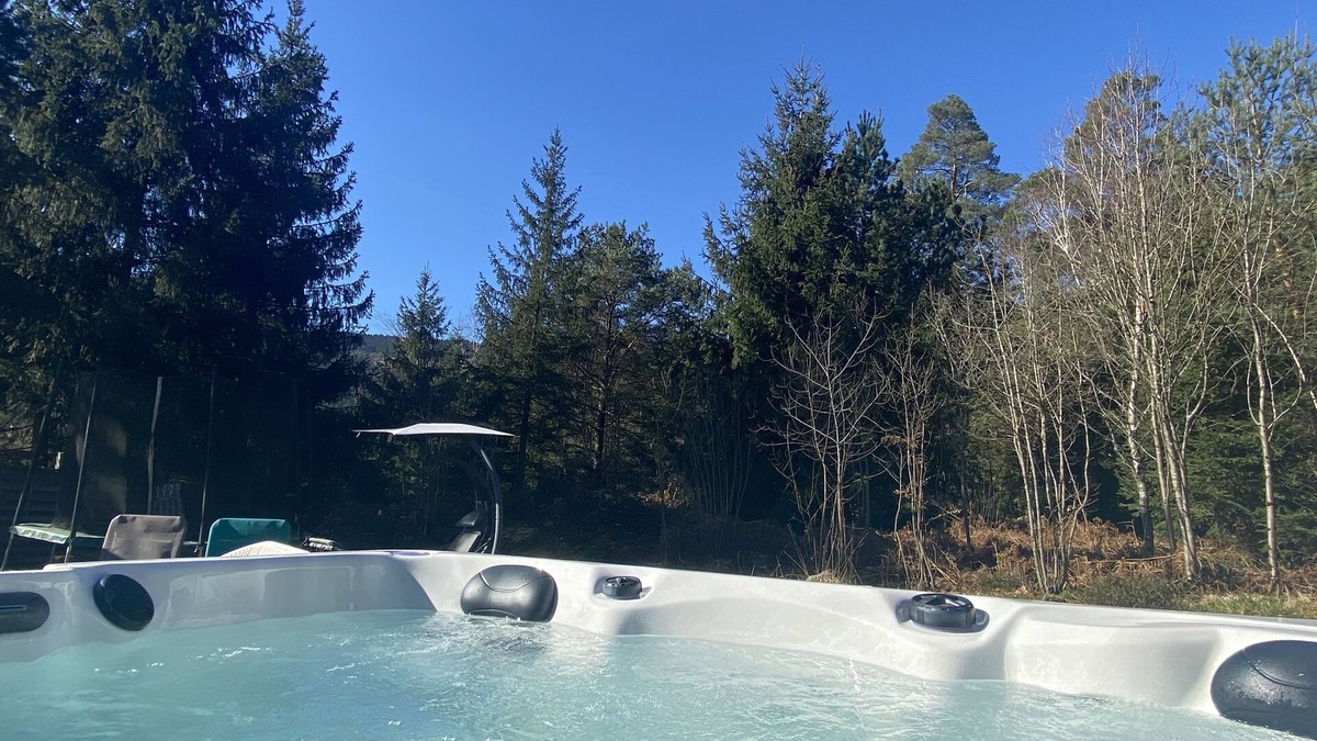 Vagney House | Our cocoon: jacuzzi chalet facing the forest 20 min from La Bresse 25 min from Gerardmer