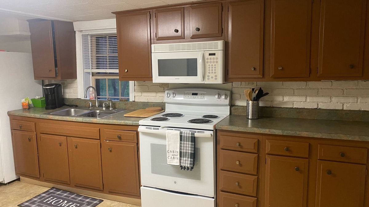 Elizabethtown Cabin | Our Cozy Little Piece of History!