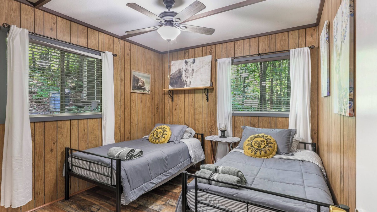 New Market Cabin | "Our Cute Cabin" - AC/heating, Sauna, cold plunge, High speed internet & firepit