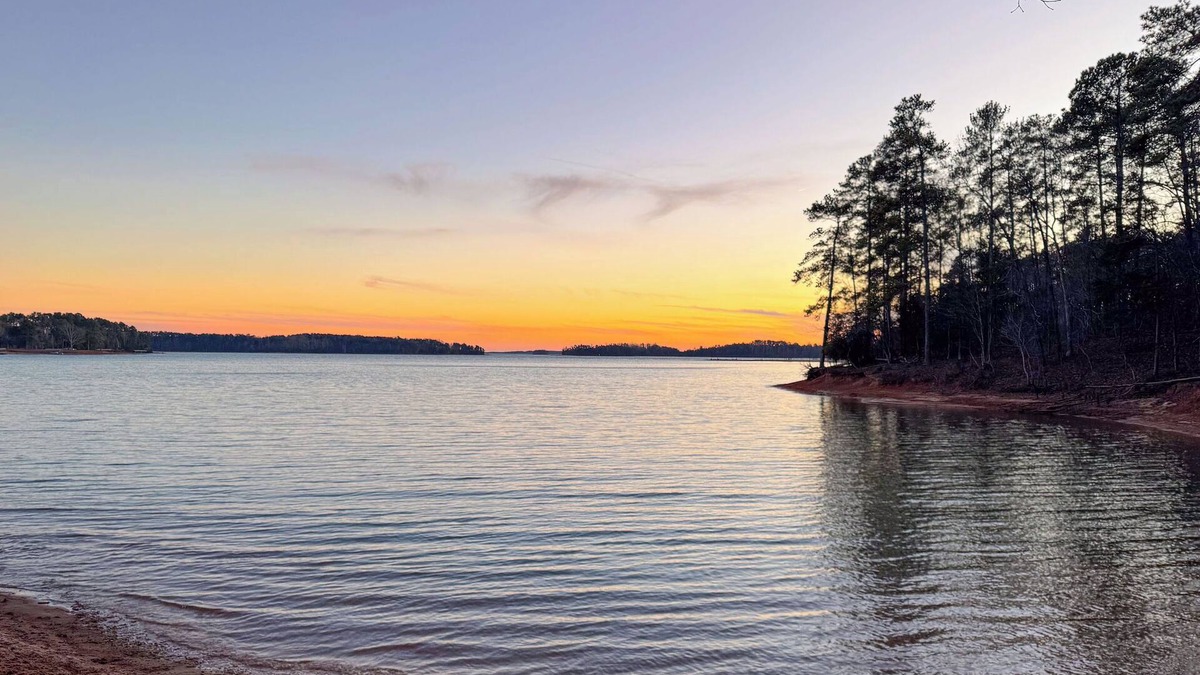 Anderson Condo | “Our Happy Place” on Lake Hartwell: Ready for you to relax and unwind!