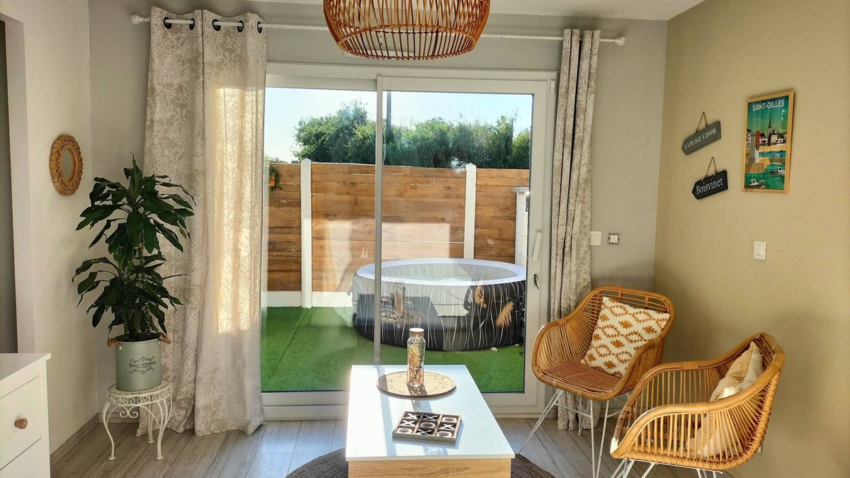 Commequiers Cabin | Our little cocoon, SPA, 15min from the beaches, Commequiers