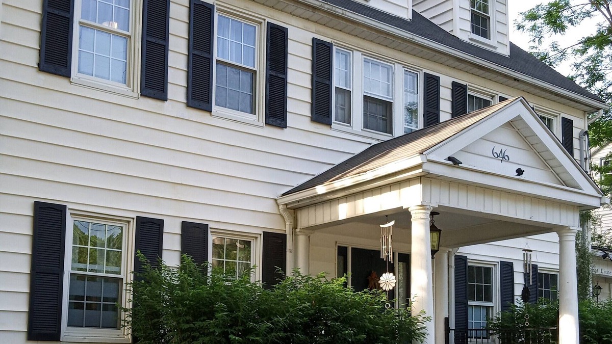 West Akron House | Our motto at the Copley House: Treat yourself!