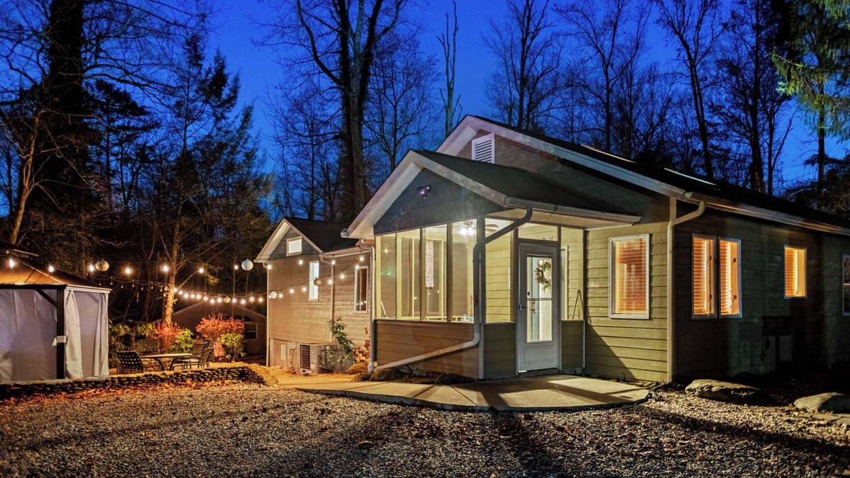 Gatlinburg Cottage | Our neighbors Berry and Barry the bears hope to meet you if you stay at Red Bud!