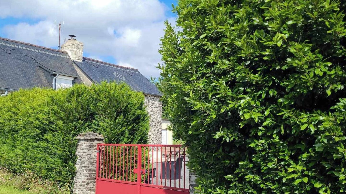 La Bazoque House | Our peaceful family home offers you a relaxing stay.