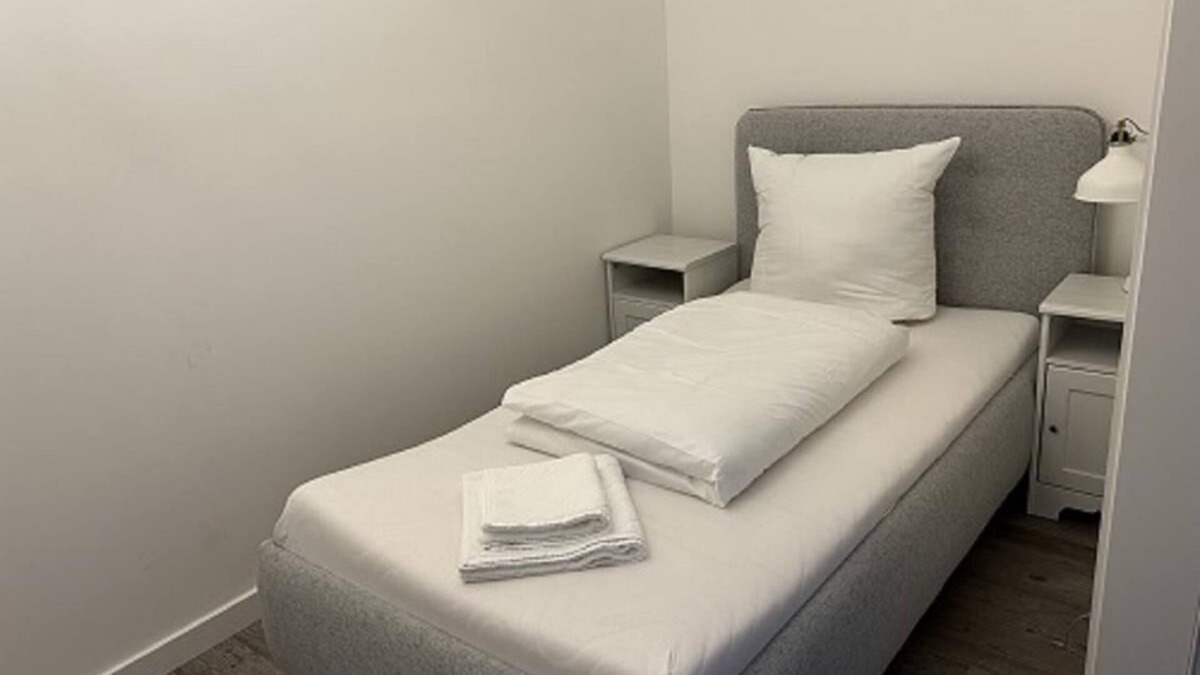 Bramfeld Apartment | Our small guest room no. 46 located at our apartment house Haldesdorfer Straße is suitable for 2.