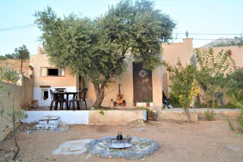 Jerash Bed & Breakfast | Our Villa's Private Apartments - HQ Budget Stay - Wonderful horizon view of Jerash