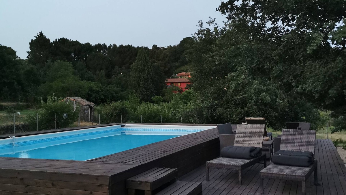 Pedara House | Outbuilding with bathroom, kitchen and separate entrance