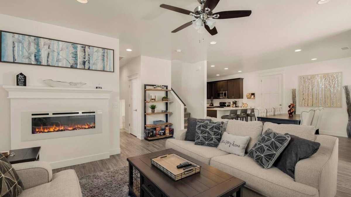 Kachina Village House | Outdoor Entertainment, Hot Tub, Modern, Quiet