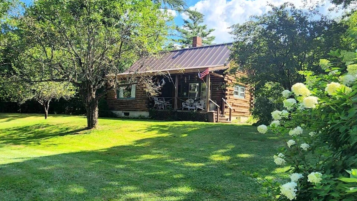Roxbury Cabin | Outdoor enthusiasts! ATV trails, Hikes, Lakes, Coos Canyon, Skiing, and fishing