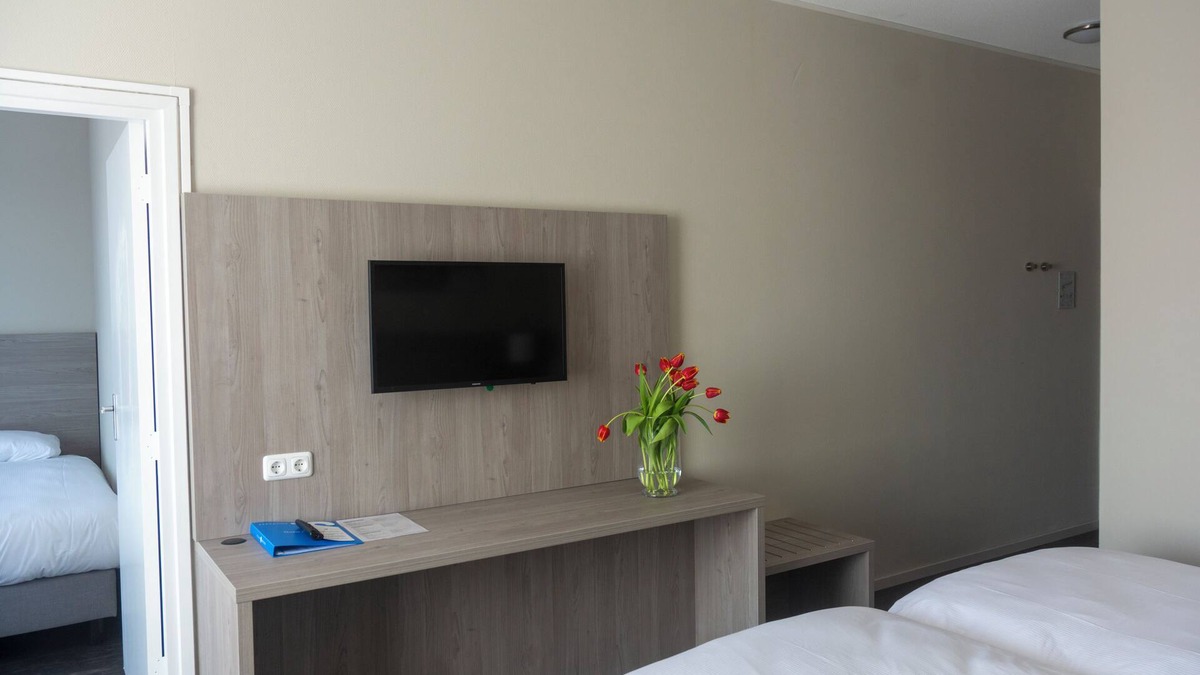 Ooij Hotel | Outdoor Escape Near Nijmegen: River Walks, Nature Trails & Bike Rentals, 2 Units
