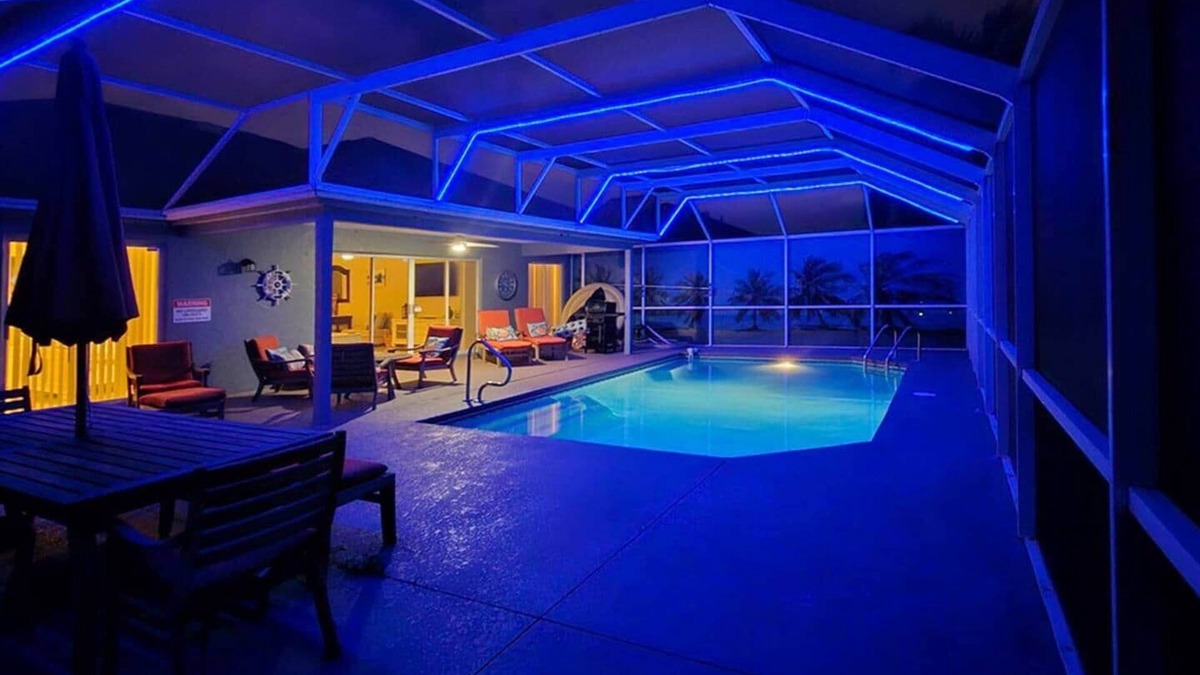 The Villages House | Outdoor Fun at the Pool + 2 Golf Carts!