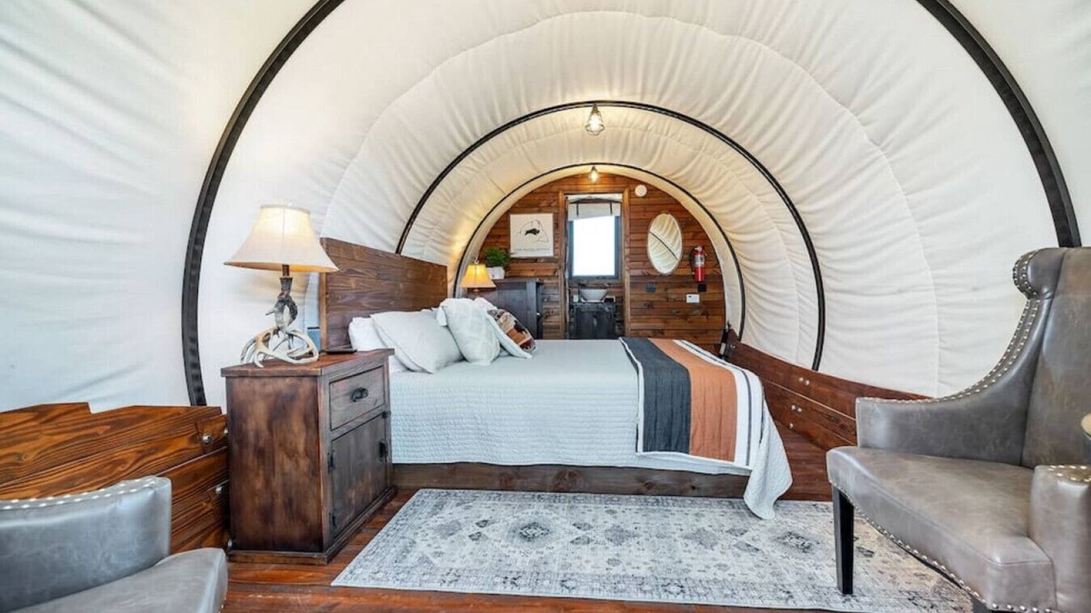 Virgin Cabin | Outdoor Fun Wagon #26 By The Pond w/1 King bed and outdoor kitchen