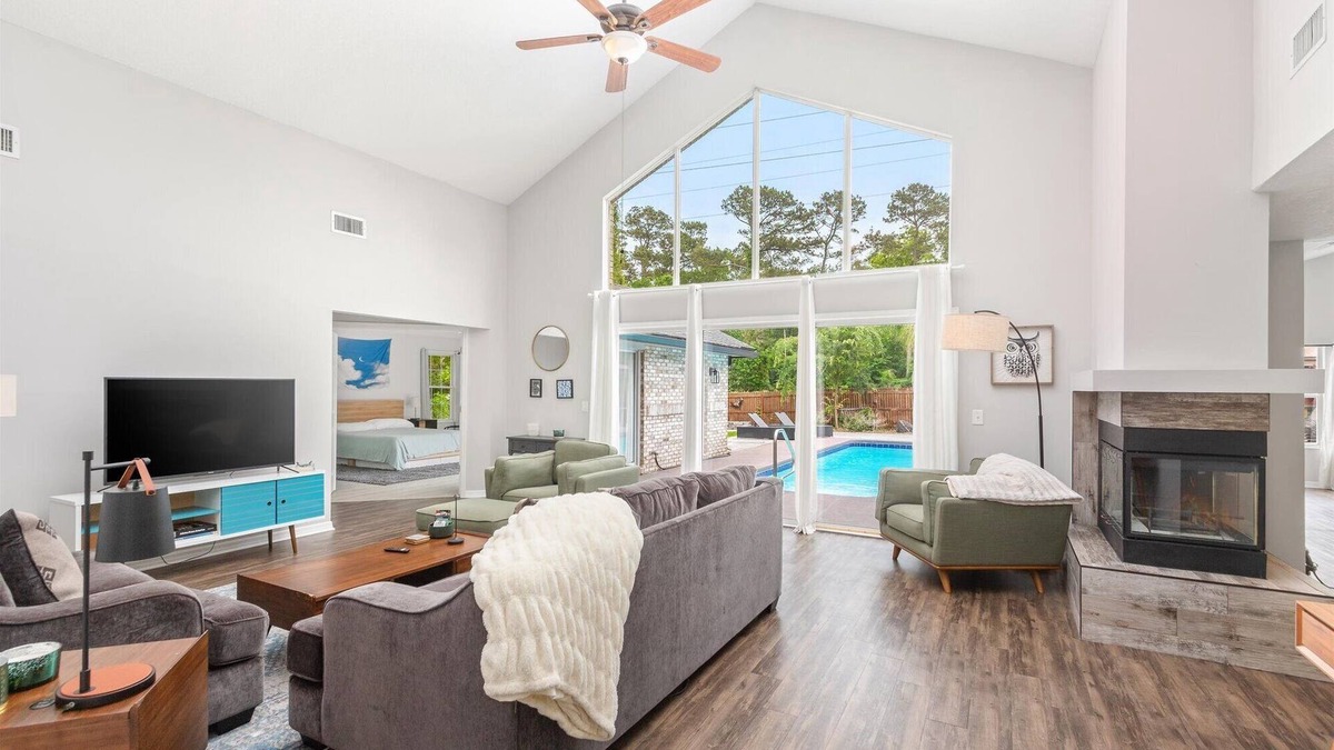 Golden Glades - The Woods House | Outdoor Oasis off Beach and Atlantic