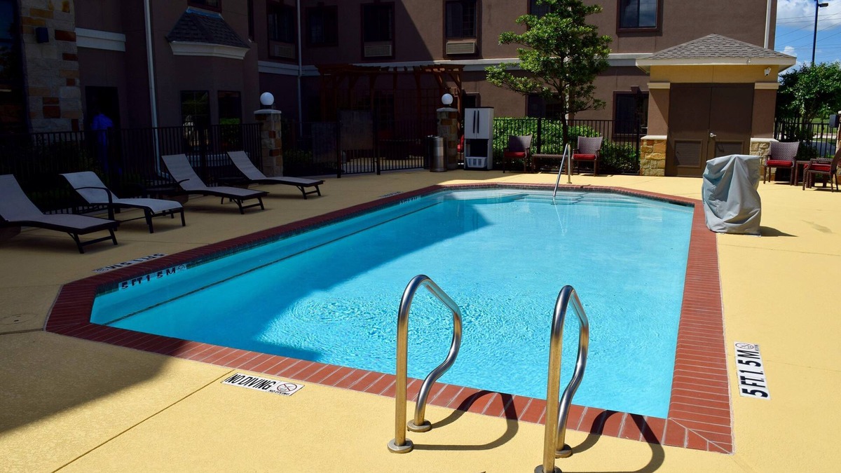 The Fountains Condo | Outdoor Pool + Free Breakfast | 24 Hour Business Center + Fitness Center