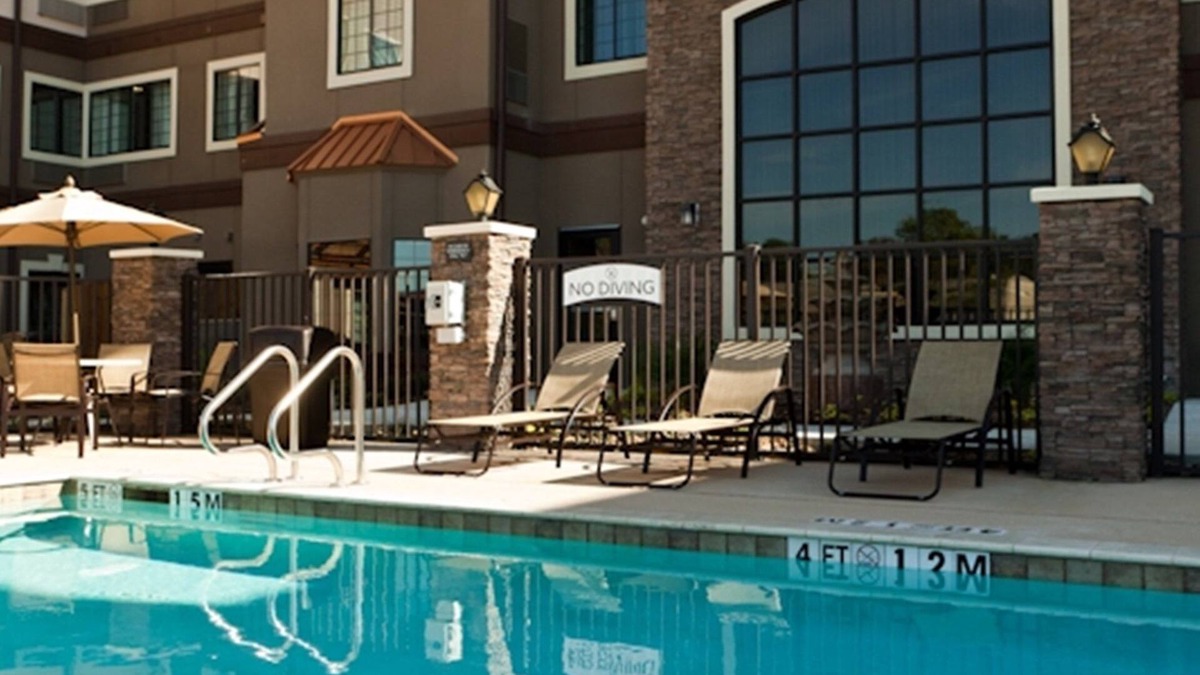 Aldine Apartment | Outdoor Pool + Free Breakfast | Modern Studio