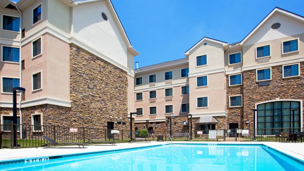 Durham Apartment | Outdoor Pool + Free Breakfast + Free Wi-Fi | Close to UNC Chapel Hill University