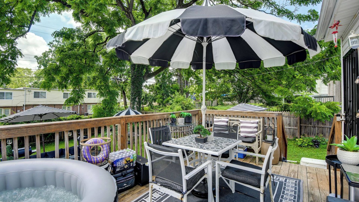 Cylburn House | Outdoor Pool & Hot Tub: Retreat - 6 Mi to Dtwn!