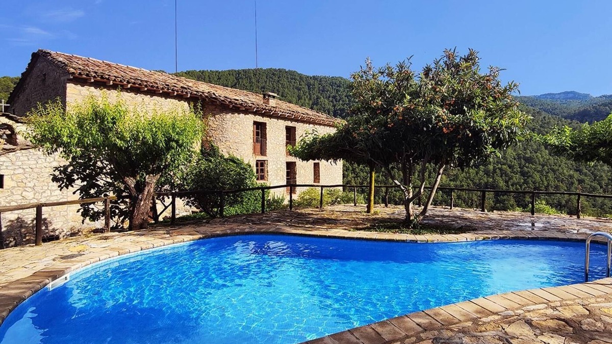 Coll de Nargo Cottage | Outdoor pool. Indoor pool. Barbecue, 14/16 people. Wifi