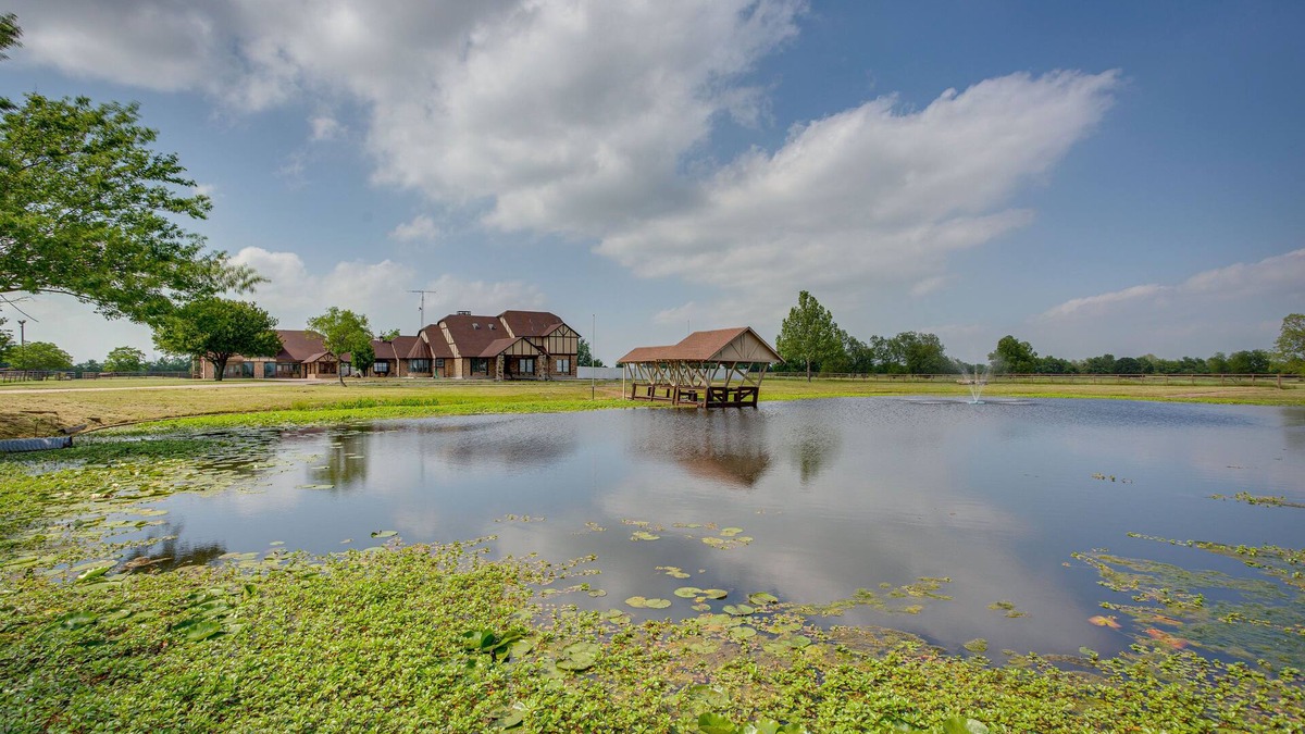Commerce Villa | Outdoor Pool & Lake: Massive Texas Ranch Villa!