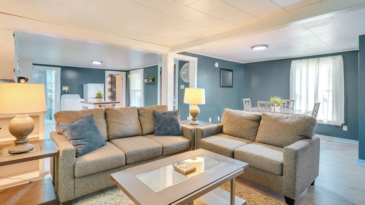 Claremont Apartment | Outdoorsy Oasis w/Screened Porch in Claremont