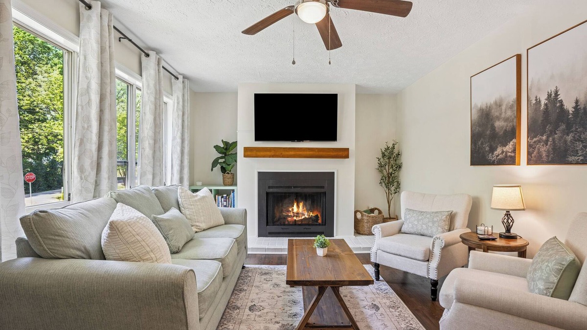 Locust Grove House | Outlet Mall+Great Dining+Family Friendly+Cozy Home