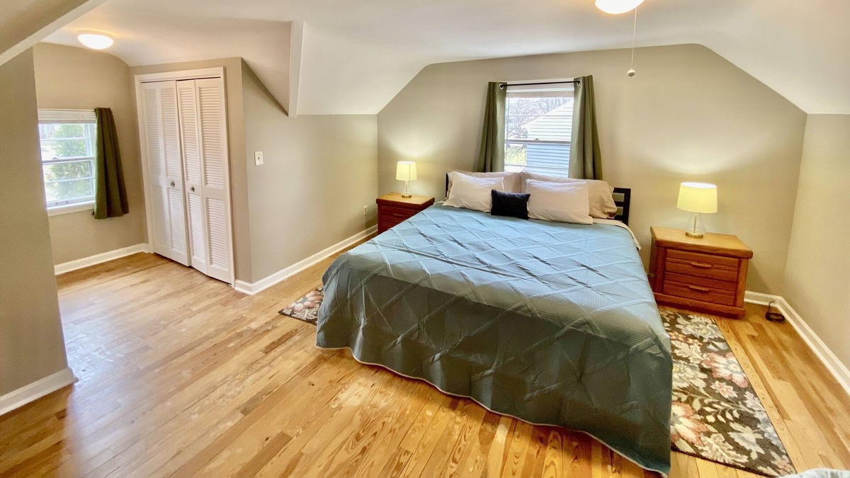 Cleveland Heights House | Outpatient Housing, Super Close to Cleveland Clinic, Fully Fenced-in Backyard
