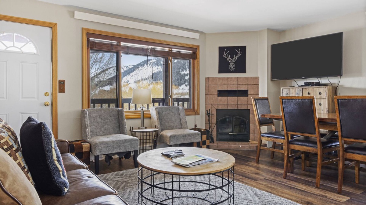 Jackson House | Outpost: Pitchfork 2501 - Close to Snow King Mtn!