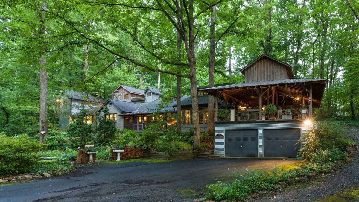 Winston - Salem House | Outrageous House In The Woods