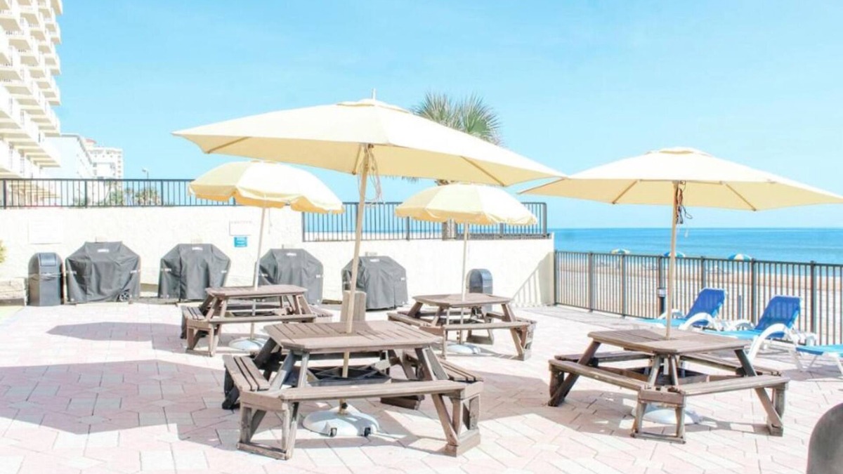 Bostroms Resort | Outrigger Beach Club - Beach Front - Week 23