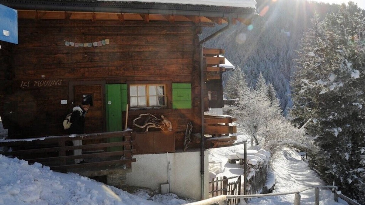 Saint-Luc Ski Chalet | Outside : chalet for 4 persons maximum in the center of the old village with direct and easy access,