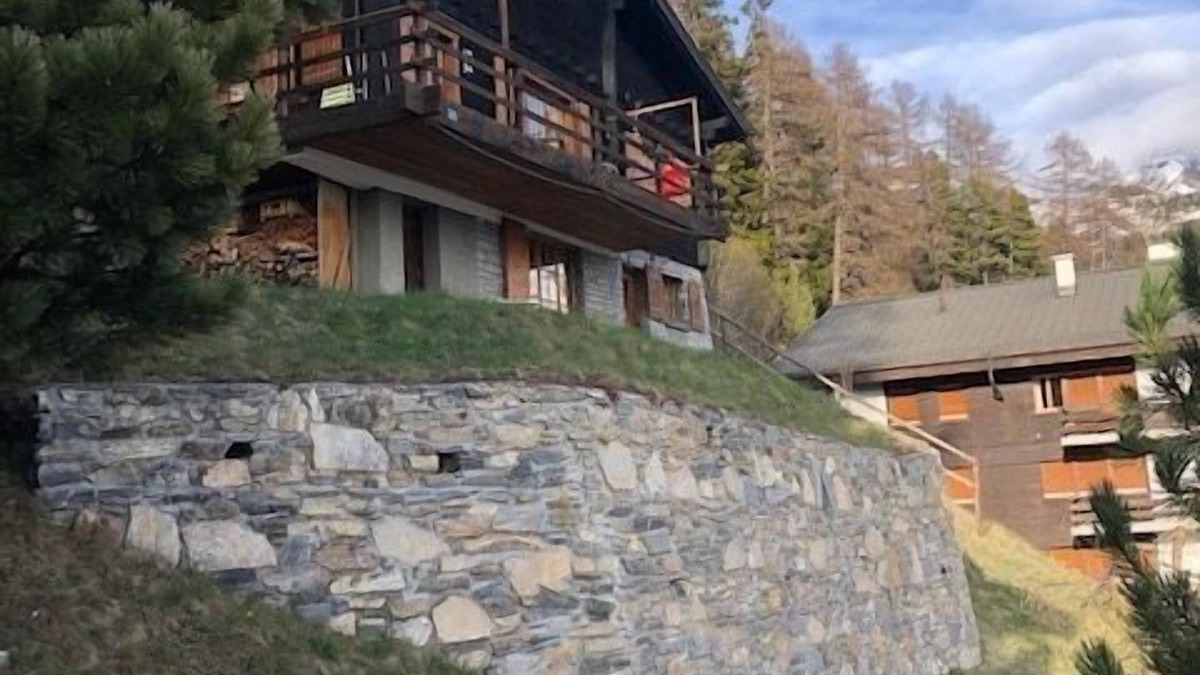 Chandolin Ski Chalet | Outside chalet for 6 people, balcony, terrace and garden Inside : 85 m2, closed entrance hall, livin