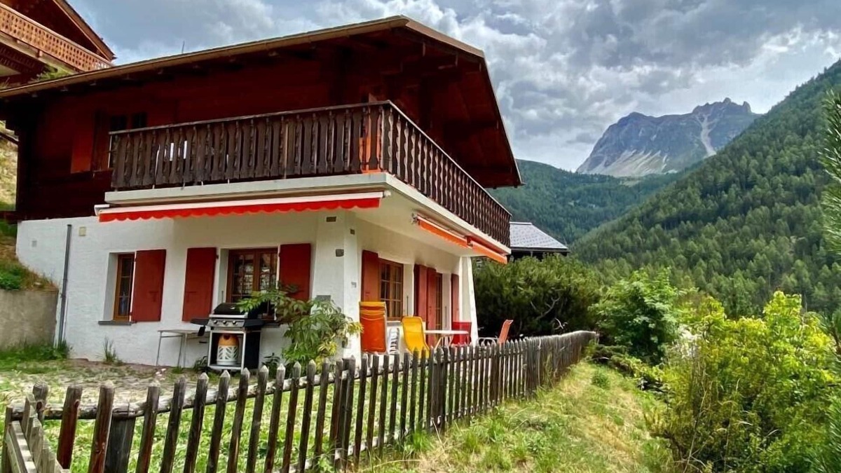 Saint-Luc Ski Chalet | Outside : Chalet for 6 persons near the funicular of St-Luc, terrace with garden furniture and barbe