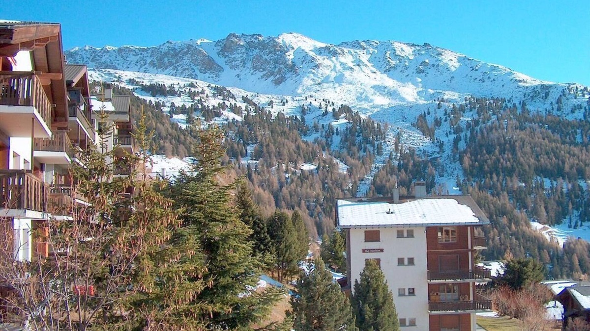 Chandolin Apartment | Outside : Living on the 3rd floor of an apartment house, in Chandolin, for 2-4 persons, balcony with