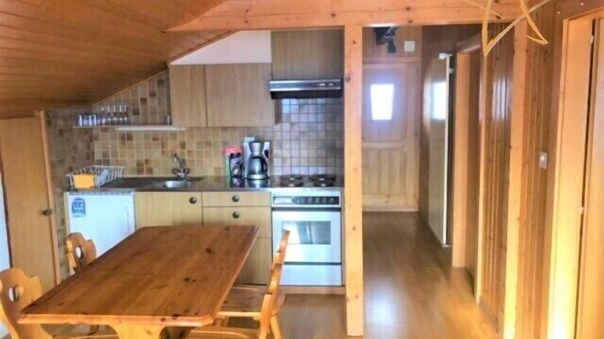 St. Luc Ski Chalet | Outside : three-room attic flat in a chalet, for 4 persons, south-west -Inside : 60 sqm, living, di