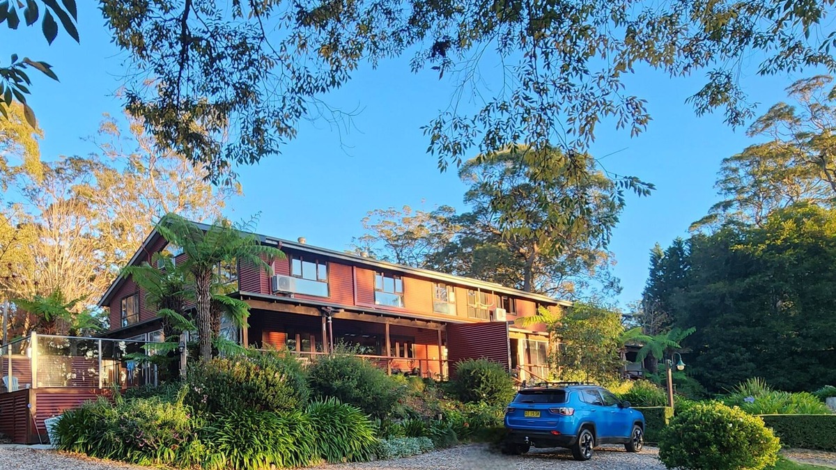Bilpin Cabin | Outstanding family holiday - group B&B/farmstay in Bilpin, Blue Mountains.