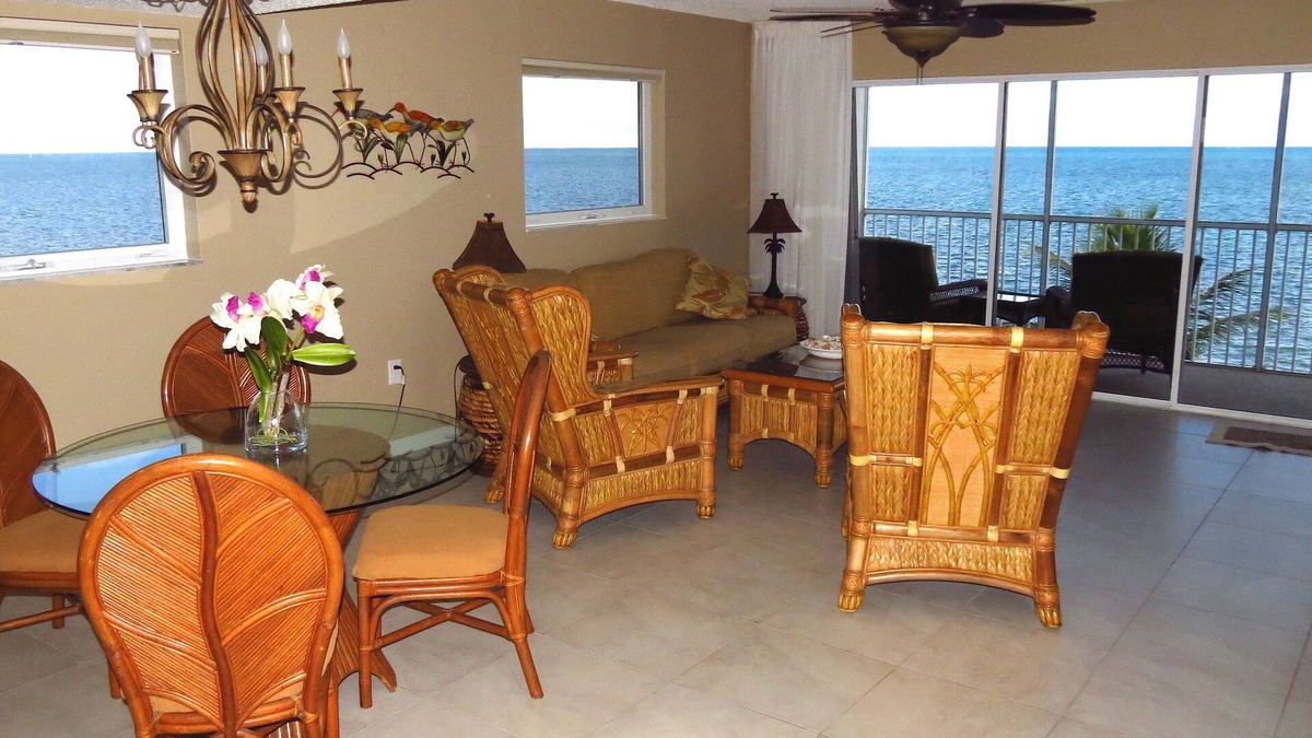 Marathon Condo | Outstanding Oceanfront Condo On The Beach With A Pool!